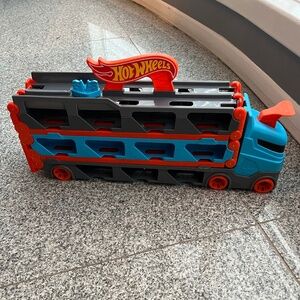 Hot Wheels Speedway Hauler